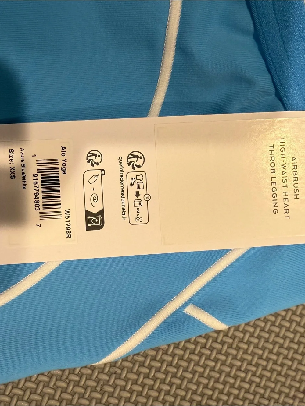 Alo Women’s Light Blue hearthrob Athletic Leggings with White Piping